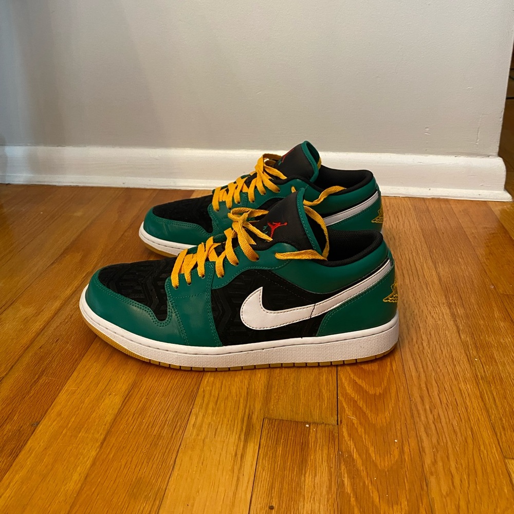 Jordan 1 Low SE ‘Holiday Special’